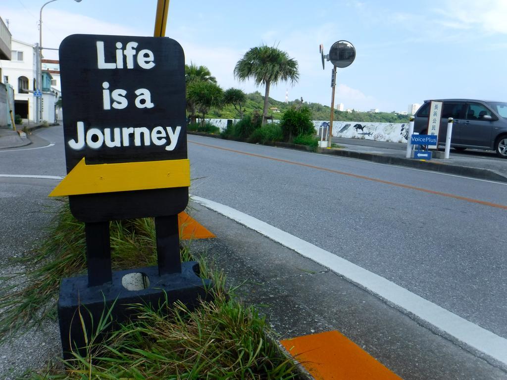 Pensión LIFE IS A JOURNEY Yomitan Exterior foto