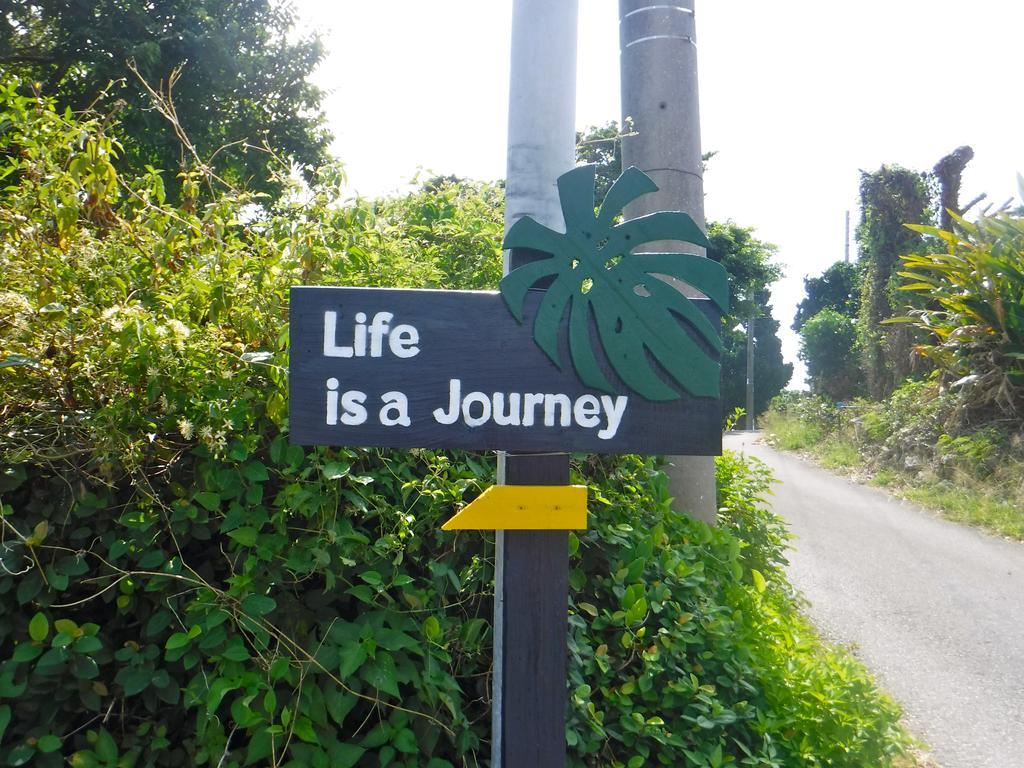 Pensión LIFE IS A JOURNEY Yomitan Exterior foto